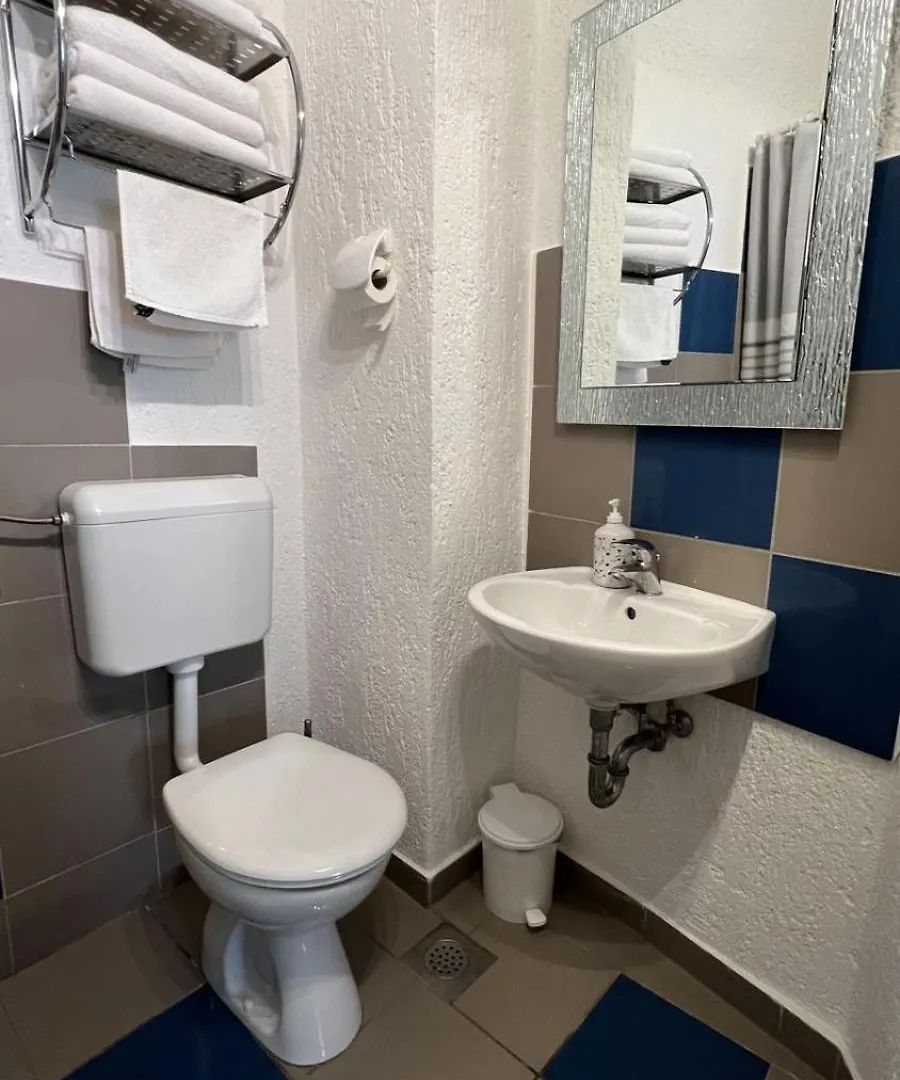 Redmandarin - Old Town Apartment Krk Town