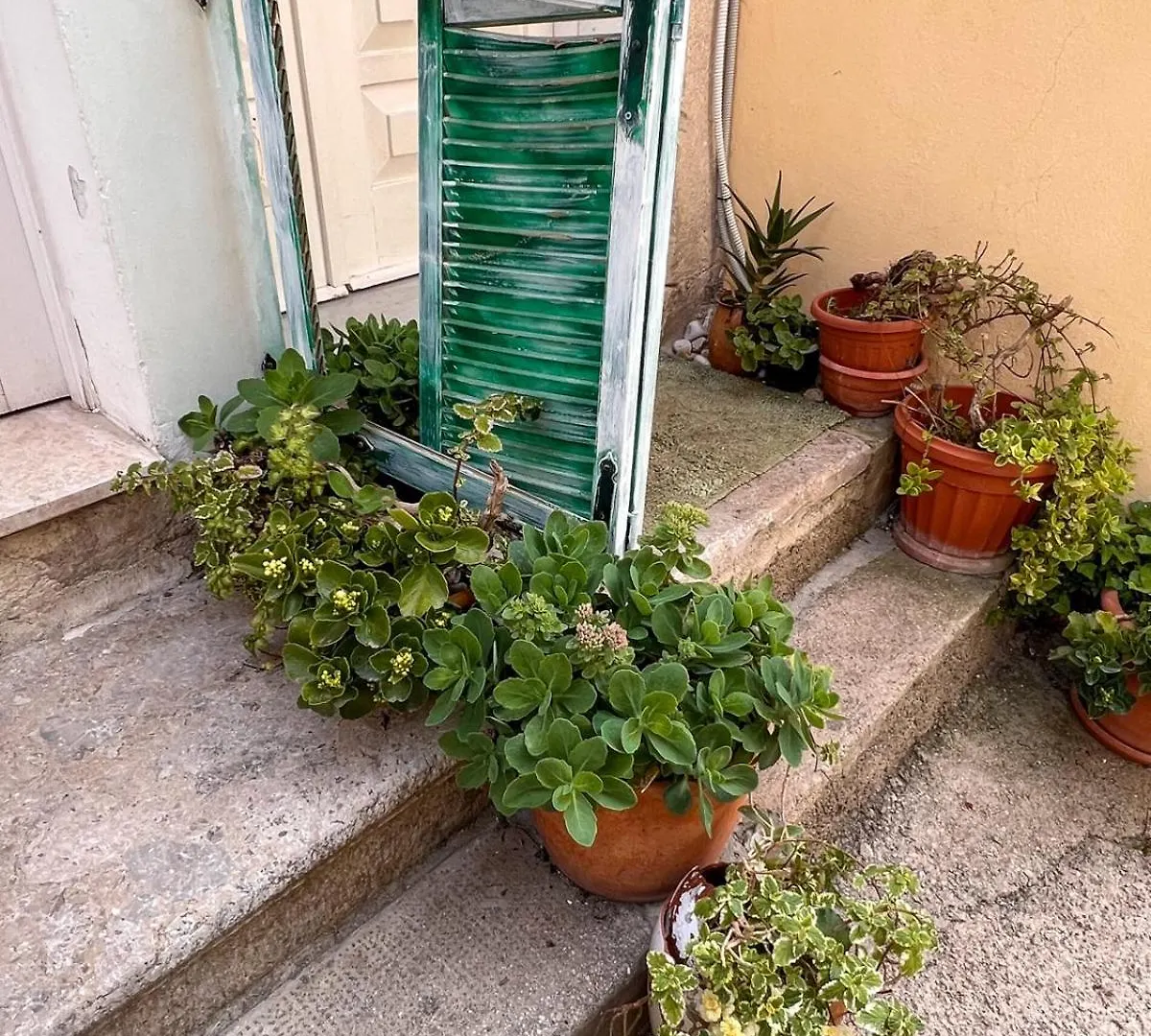 Redmandarin - Old Town Apartment Krk Town